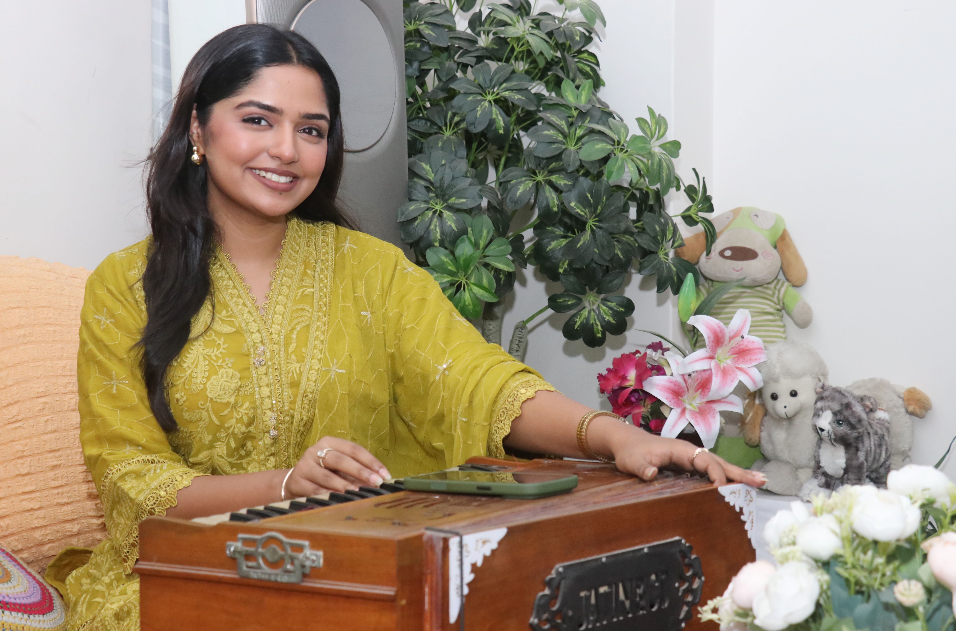 এখনো মাঝে মাঝে গানের চর্চা করেন হিমি